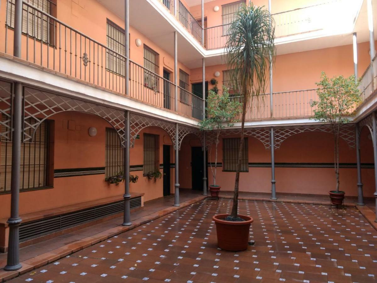 Segura Donkey Apartment Seville Exterior photo